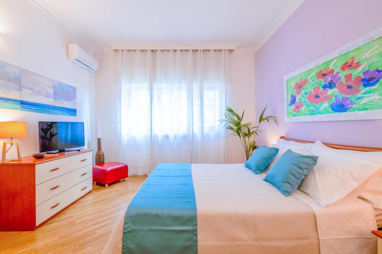 Modern Apartment To Relax In The City Center Bari Dış mekan fotoğraf